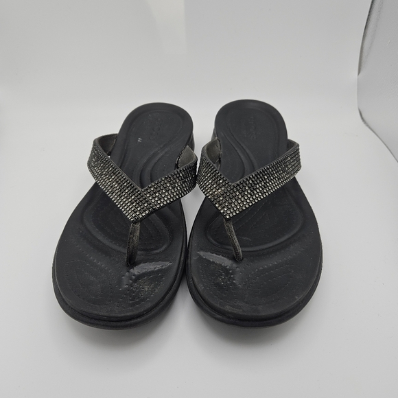Crocs black and silver comfy flip flop sandals women's 10 - Picture 2 of 6